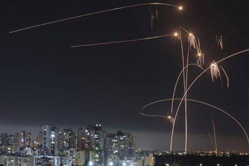 Hứng mưa tên lửa từ Dải Gaza, Israel ra quyết định 'nóng'