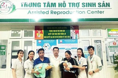 Bệnh viện Hữu nghị Đa khoa Nghệ An mang niềm vui làm bố, mẹ cho cặp vợ chồng 12 năm mòn mỏi thực hiện thụ tinh ống nghiệm