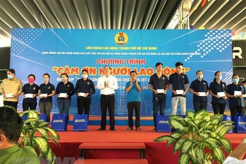 TP.HCM trao 10.000 phần quà thiết thực tôn vinh giá trị người lao động