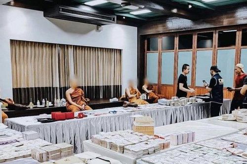 Thái Lan: Bắt thêm 5 nhà sư giấu hàng chục tỷ tiền, vàng trong chùa