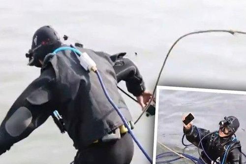 Dịch vụ ngụp lặn tìm đồ thất lạc gây sốc với mức giá không tưởng