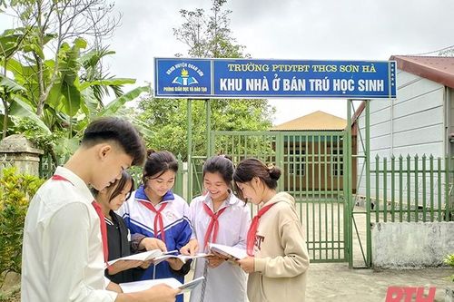 Ra khỏi vùng khó, còn đó nhiều nỗi lo... (Bài 1): Bấp bênh 'con chữ' nơi bản nghèo