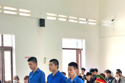 Dùng dao chém người vì bị ném đá trúng đầu