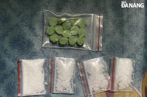 Bắt đôi nam nữ mua bán trái phép chất ma túy