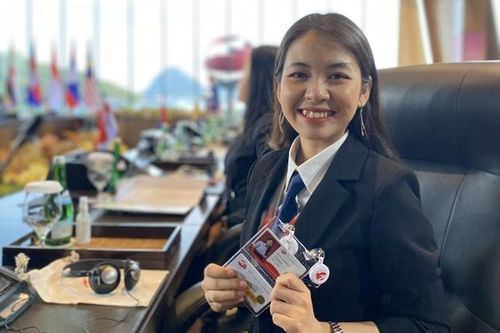 Nữ đại biểu sinh viên Việt Nam tham dự Hội nghị Cấp cao ASEAN lần thứ 42