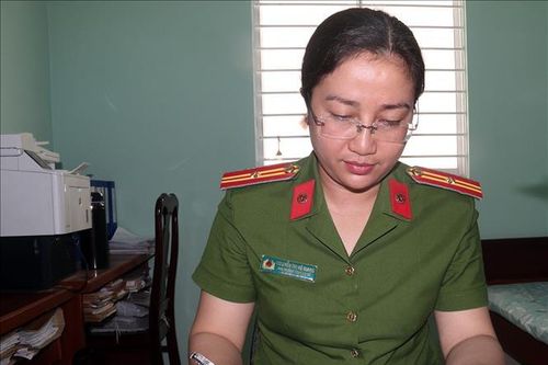 Nữ Thiếu tá Công an luôn gần dân, hiểu dân