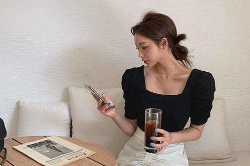 Đừng cố chấp diện 4 kiểu áo này đi làm