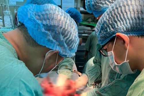 Vụ Chủ tịch phường ở Thừa Thiên Huế bị đâm: Nếu chậm, bệnh nhân có thể tử vong trên bàn mổ