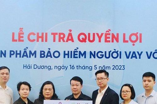 Manulife Việt Nam chi trả hơn 700 triệu đồng quyền lợi bảo hiểm cho một khách hàng tại Hải Dương