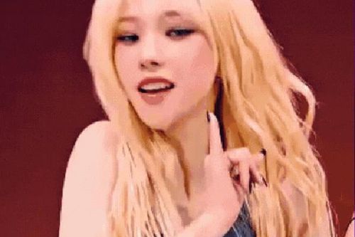 Karina (aespa) không chịu nổi tóc hư tổn, tuyên bố không bao giờ nhuộm tẩy nữa