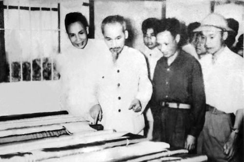 Hơn 60 năm trước, Bác dặn: Muốn tiến bộ thì phải dám nghĩ dám làm