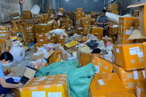 Hà Nội: Tạm giữ hơn 28.000 mỹ phẩm, đồ gia dụng không rõ nguồn gốc, xuất xứ