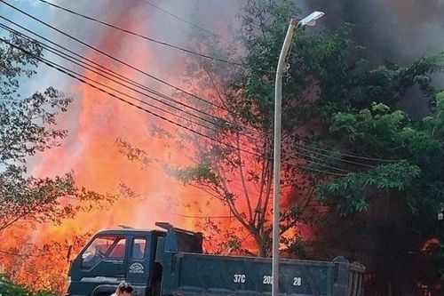 Kỳ Sơn (Nghệ An): Hỏa hoạn thiêu rụi căn nhà gỗ 4 gian