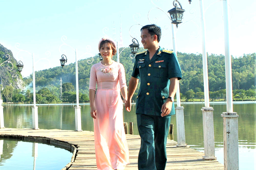 Tìm được 'vườn hồng có lối...'