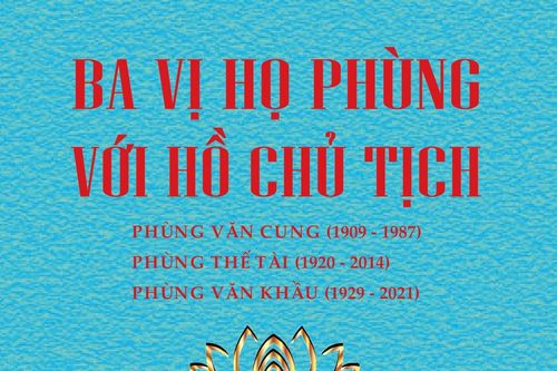 'Ba vị họ Phùng với Hồ Chủ tịch'