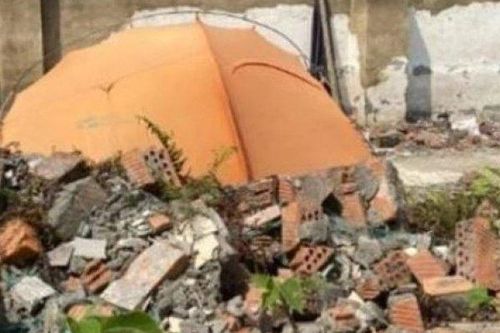 Anh chàng mỗi ngày chỉ tiêu 35.000 đồng, ở túp lều tại bãi đậu xe