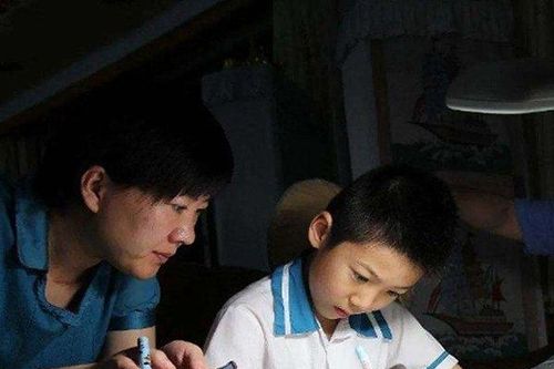 10 câu nói cấm kỵ cha mẹ cần tránh trước mỗi kỳ thi của con cái