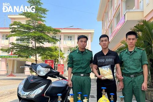Bắt giữ đối tượng vận chuyển 5 bình khí cười N2O