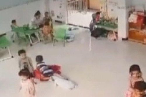 Tin tức 24h qua: Cô giáo mầm non tát bé trai 31 cái trong lúc ăn gây phẫn nộ