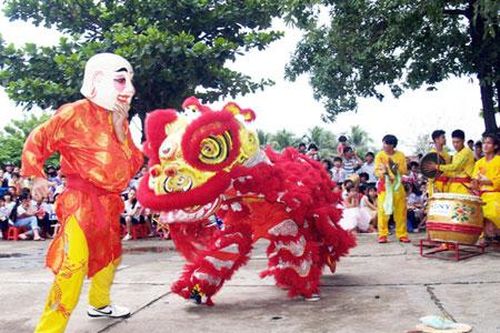 Nam sinh lớp 11 lĩnh án vì chém trọng thương 'chú Tễu' đoàn rước kiệu trung thu
