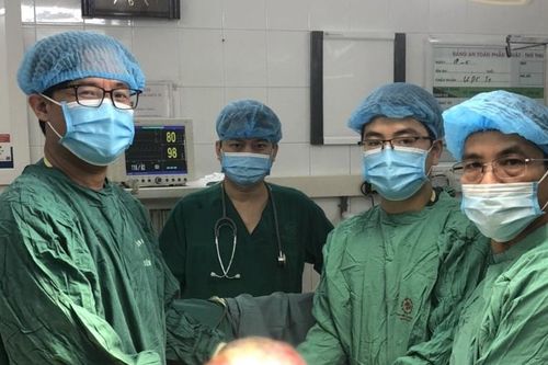 Tưởng béo bụng, người phụ nữ đi khám nhận kết quả bất ngờ