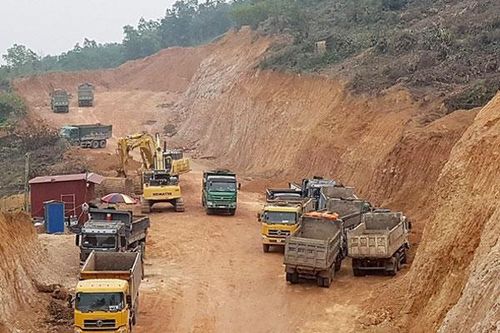 Bắc Giang: Khai thác đất trái phép, một giám đốc doanh nghiệp bị bắt