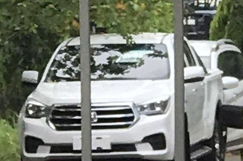 Mẫu bán tải lạ xuất hiện tại Việt Nam, đối thủ mới của Ford Ranger