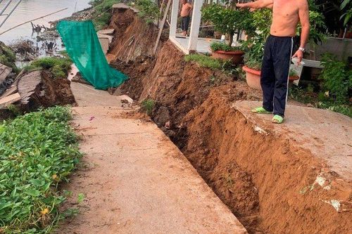 Vĩnh Long: Xảy ra sạt lở tại nơi đông dân