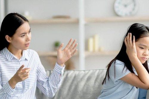Con càng lớn càng khó dạy, tương lai xám xịt vì những thói quen thường ngày này của cha mẹ