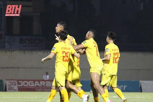 Ngược dòng kịch tính, Đông Á Thanh Hóa xây chắc ngôi đầu