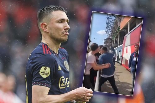 Tiền đạo Ajax đấm vào mặt CĐV đối thủ