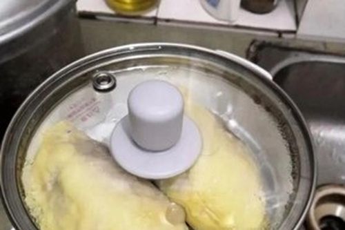 Món sầu riêng hấp hành lá gây tranh luận sôi nổi trên cõi mạng