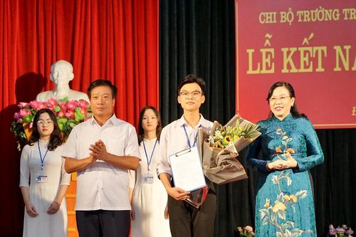Tấm gương Đảng viên trẻ yêu lịch sử, đam mê nghiên cứu khoa học
