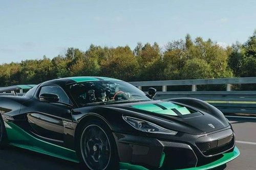 Siêu xe điện Rimac Nevera lập 23 kỷ lục tốc độ trong một ngày