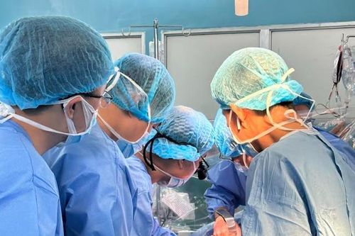 Bác sĩ 'cân não' cứu bệnh nhân ung thư thận tiên lượng tử vong đến 90%