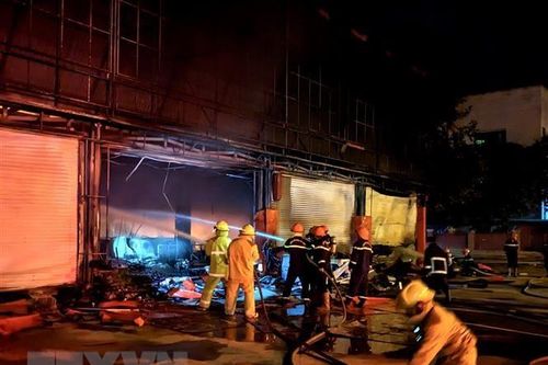 Thanh Hóa: Siêu thị MediaMart bốc cháy, nhiều hàng hóa bị thiêu rụi