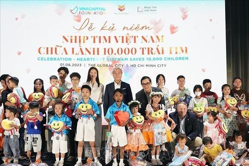 'Nhịp tim Việt Nam' đạt mốc 10.000 trái tim được chữa lành