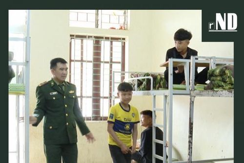 Người 'bố nuôi' mang quân hàm xanh
