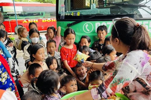 Những đứa trẻ vùng cao vượt nghìn cây số trong hành trình 'Nam tiến' để gặp bố mẹ