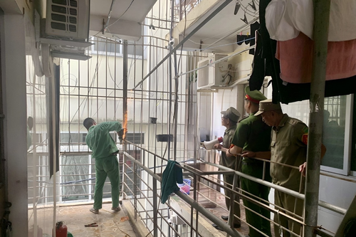 Vận động tháo dỡ 'chuồng cọp', mở lối thoát nạn