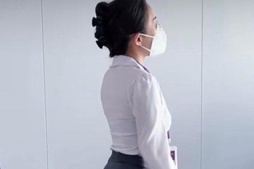 Kiểu mặc 'bó chít' người đang là xu hướng thời trang công sở?