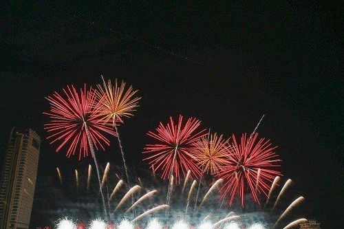 Phần Lan kể lại hành trình vượt qua Covid-19 bằng rock và pháo hoa