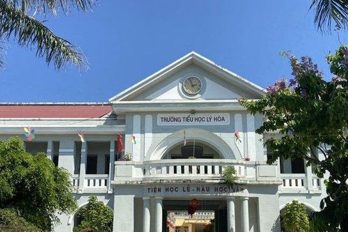 Hiệu trưởng thu sai, 'mượn' tivi của trường dùng cả tháng