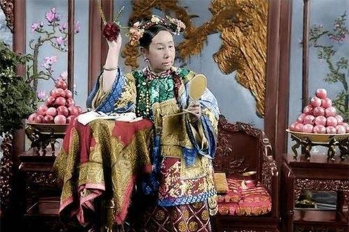 Lối sống xa hoa và bí ẩn khủng khiếp giấu trong móng tay của Từ Hi Thái hậu
