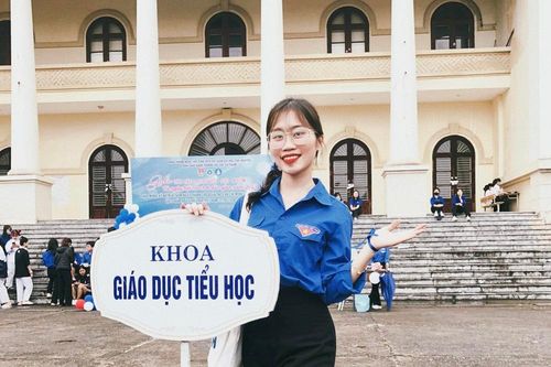 Nữ sinh xứ Tuyên nỗ lực trở thành giáo viên giỏi