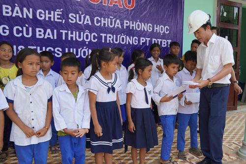 Chắp cánh ước mơ cho học sinh vùng biên giới Cù Bai