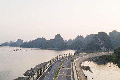 Một vòng cung đường bao biển đẹp bậc nhất Việt Nam chạy qua 2 thành phố