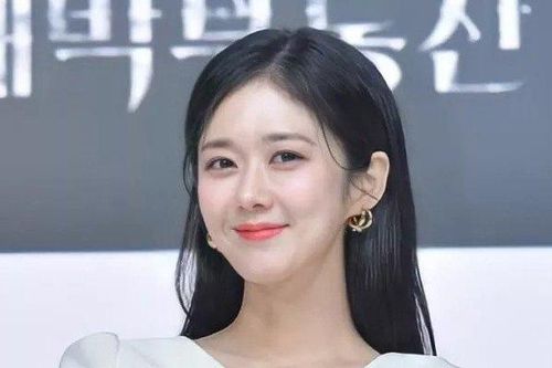 Nhan sắc trẻ trung như thiếu nữ đôi mươi của Jang Nara