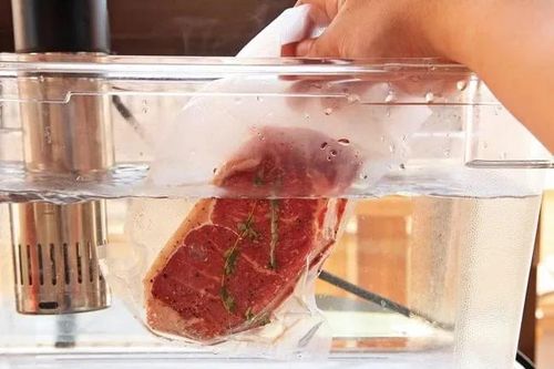 Thịt để trong ngăn đá đông cứng như gạch: Thêm vài giọt này, chờ một lúc là mềm tươi như mới