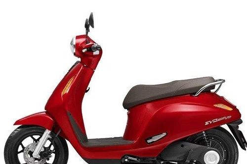 Tầm 20 triệu đồng mua xe máy điện hay xe xăng 50cc tốt hơn?